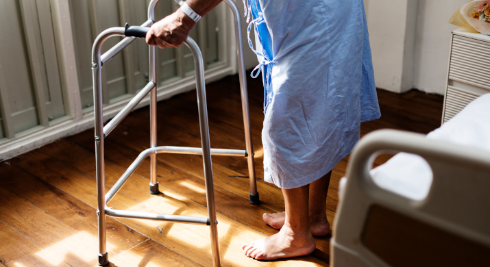 Что делать при переломе шейки бедра