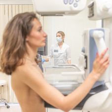 Как провериться на рак груди