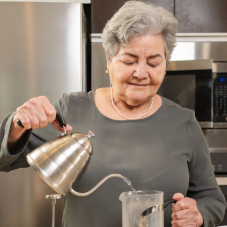 Сделали остеосинтез 60-летней женщине при редком переломе ключицы