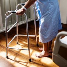 Что делать при переломе шейки бедра